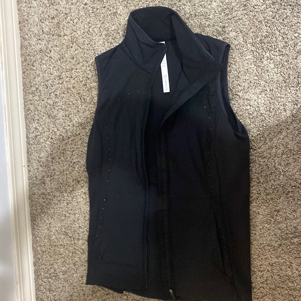 Black lulu vest! Size 8!
